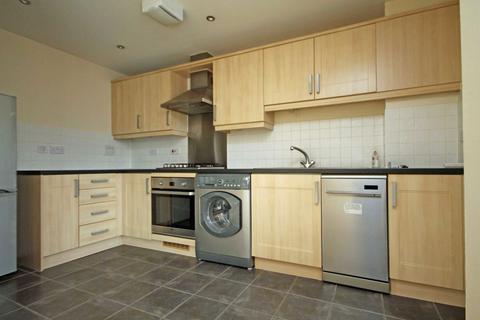 2 bedroom flat to rent, Sundeala Close, Sunbury-On-Thames TW16