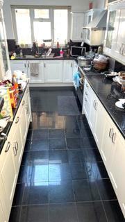 Studio to rent, Avondale Crescent, Ilford IG4