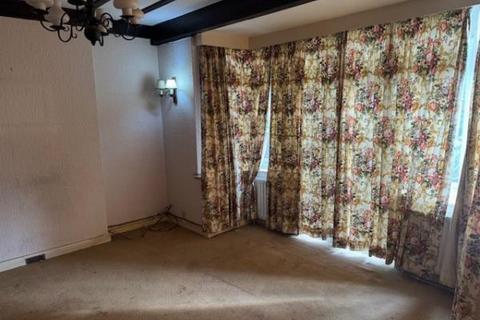 28 Baronsmede, London, W5 4LT