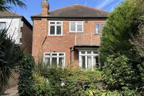 28 Baronsmede, London, W5 4LT