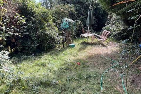 28 Baronsmede, London, W5 4LT