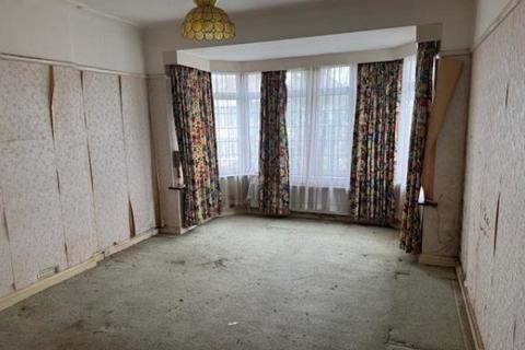 28 Baronsmede, London, W5 4LT