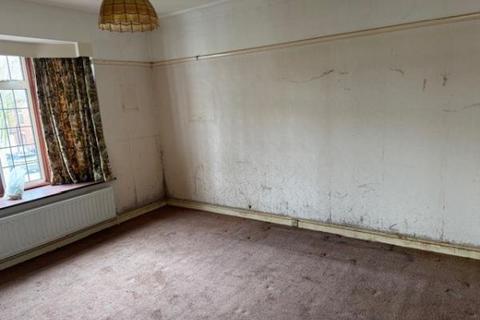 28 Baronsmede, London, W5 4LT