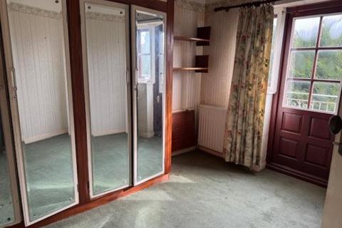 28 Baronsmede, London, W5 4LT