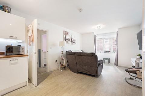 2 bedroom ground floor flat for sale, Peters Village, Rochester ME1