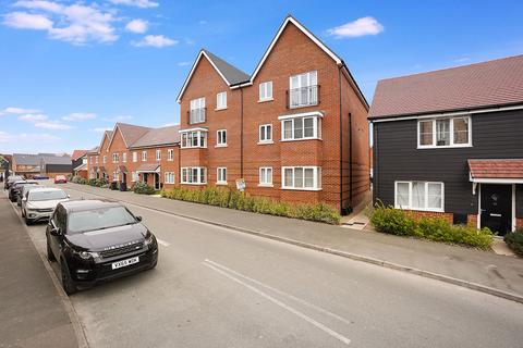 2 bedroom ground floor flat for sale, Peters Village, Rochester ME1