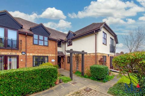 2 bedroom flat for sale, Slade Court, Radlett, WD7