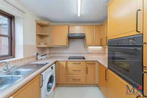 2 bedroom flat for sale, Slade Court, Radlett, WD7