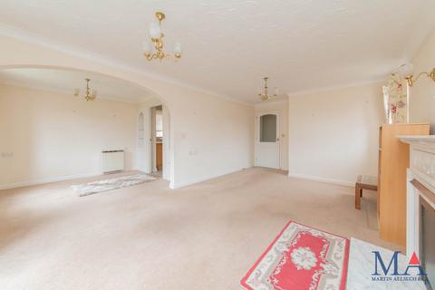 2 bedroom flat for sale, Slade Court, Radlett, WD7