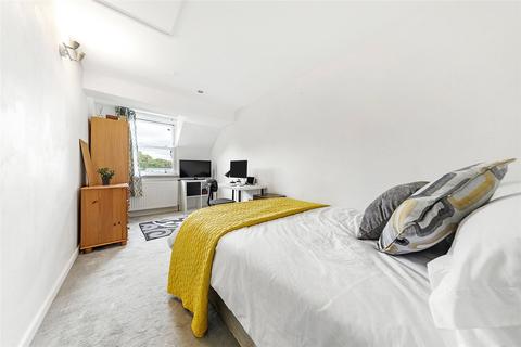 House share to rent, Castlebar Park, London, W5
