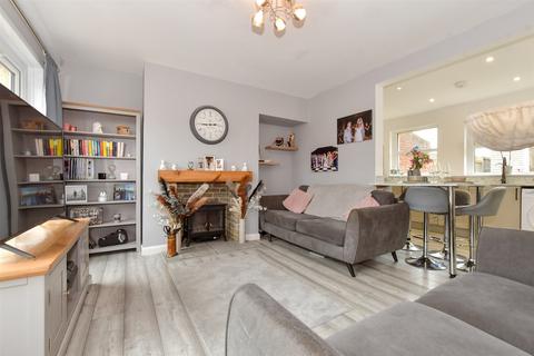 12 Cowdray Square, Deal, CT14 9ES