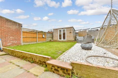 12 Cowdray Square, Deal, CT14 9ES