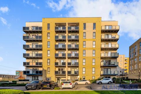 3 bedroom flat to rent, Sandy House, Barking IG11
