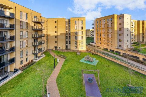 3 bedroom flat to rent, Sandy House, Barking IG11
