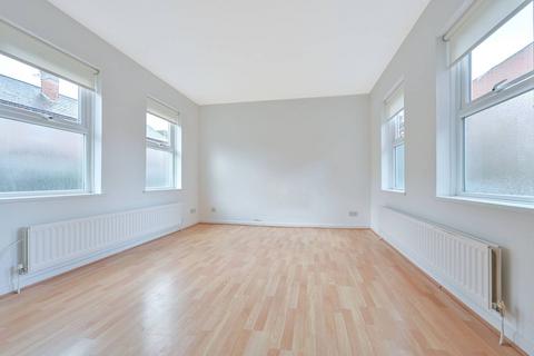 3 bedroom end of terrace house to rent, Martyr Road, Guildford, GU1