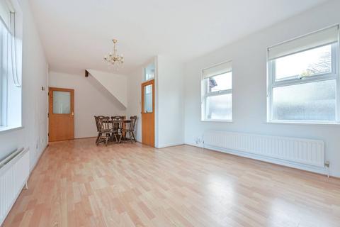 3 bedroom end of terrace house to rent, Martyr Road, Guildford, GU1