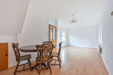3 bedroom end of terrace house to rent, Martyr Road, Guildford, GU1