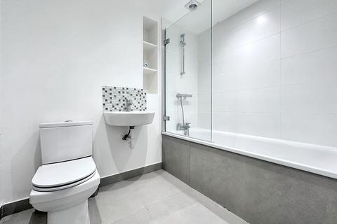 5 bedroom terraced house to rent, Barchester Close, Uxbridge, UB8