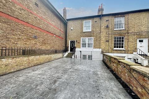 6 bedroom terraced house to rent, Hillingdon Road, Uxbridge, UB10