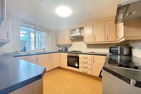 6 bedroom terraced house to rent, Hillingdon Road, Uxbridge, UB10