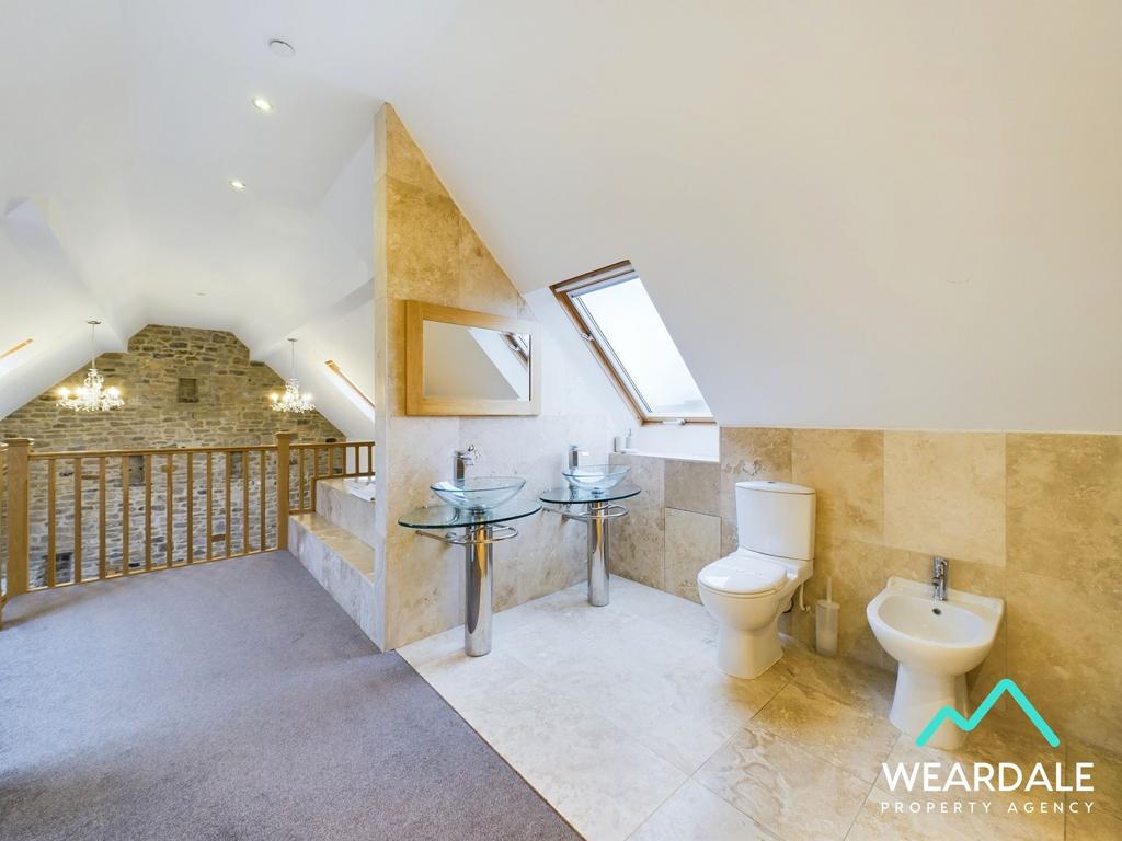 Bedroom 1 - Mezzanine Bathroom