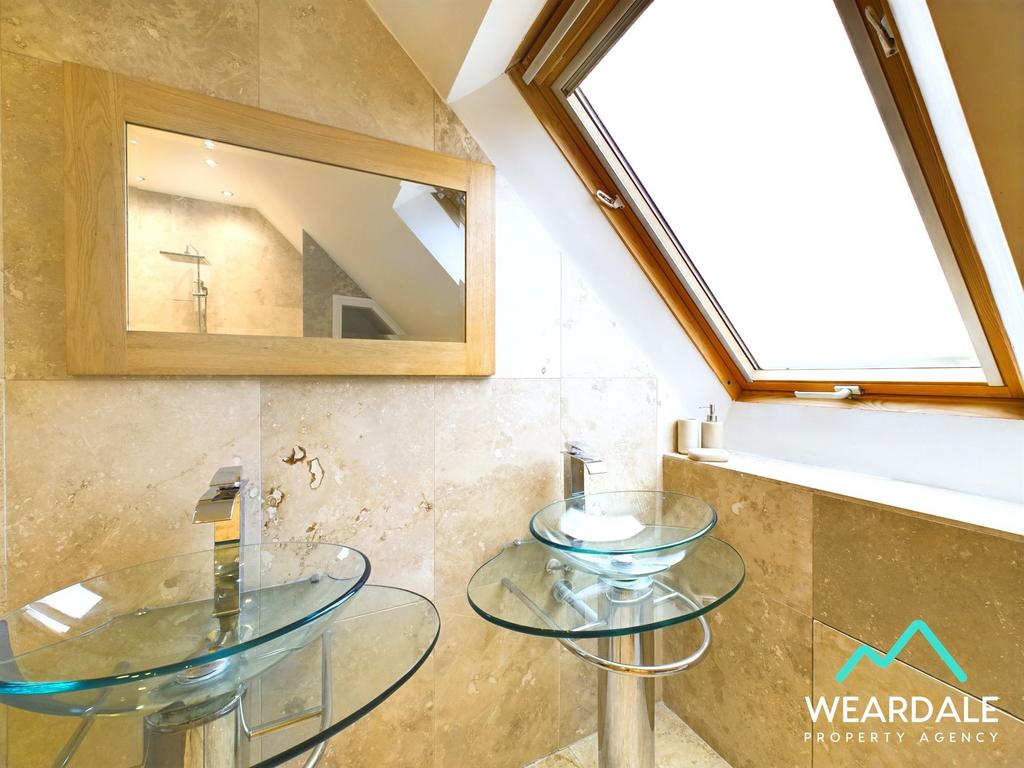 Bedroom 1 - Mezzanine Bathroom