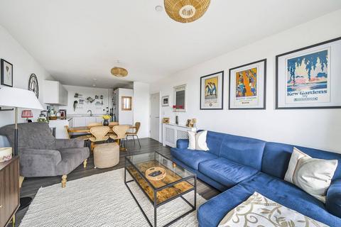 2 bedroom flat for sale, Troubridge Square, Walthamstow, E17