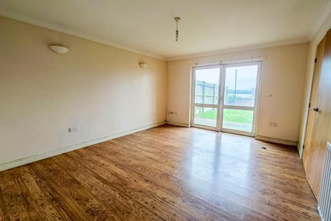 2 bedroom ground floor flat for sale, Fantail Close, Thamesmead, SE28