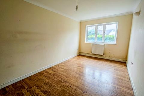 2 bedroom ground floor flat for sale, Fantail Close, Thamesmead, SE28