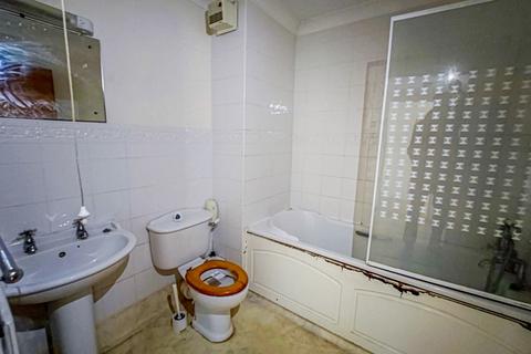 2 bedroom ground floor flat for sale, Fantail Close, Thamesmead, SE28