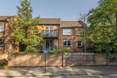 14 Earlston Grove, London, E9 7NE