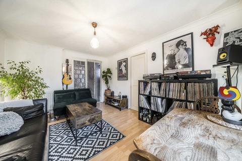 14 Earlston Grove, London, E9 7NE