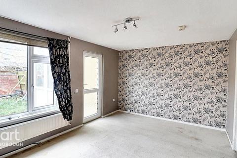 73 Bifield, Orton Goldhay, Peterborough, PE2 5SW