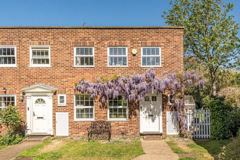 20 Lancaster Place, Twickenham, TW1 1HR