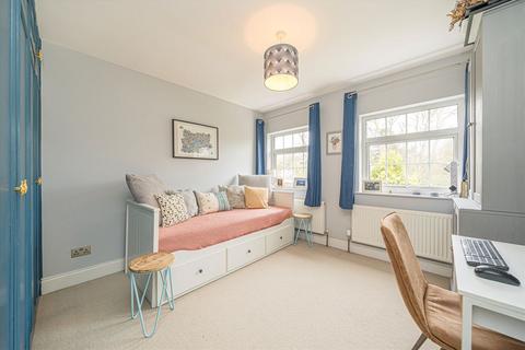 20 Lancaster Place, Twickenham, TW1 1HR