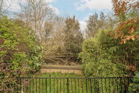 20 Lancaster Place, Twickenham, TW1 1HR