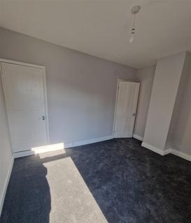 2 bedroom terraced house to rent, Victoria Road, Sutton-On-Sea