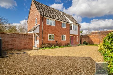 4 bedroom detached house for sale, Hall Farm Place, Norwich NR9