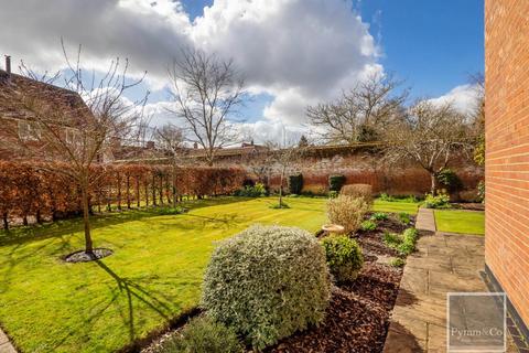 4 bedroom detached house for sale, Hall Farm Place, Norwich NR9