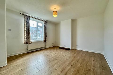 16 Hill Crest, Tiverton, EX16 6AT