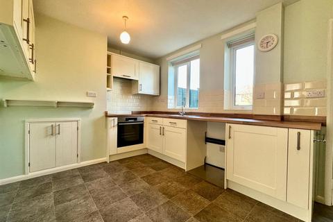 16 Hill Crest, Tiverton, EX16 6AT