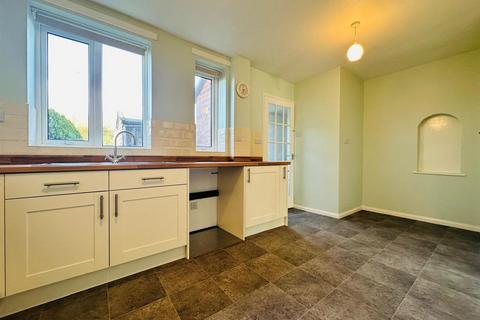 16 Hill Crest, Tiverton, EX16 6AT