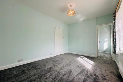 16 Hill Crest, Tiverton, EX16 6AT