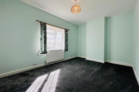 16 Hill Crest, Tiverton, EX16 6AT