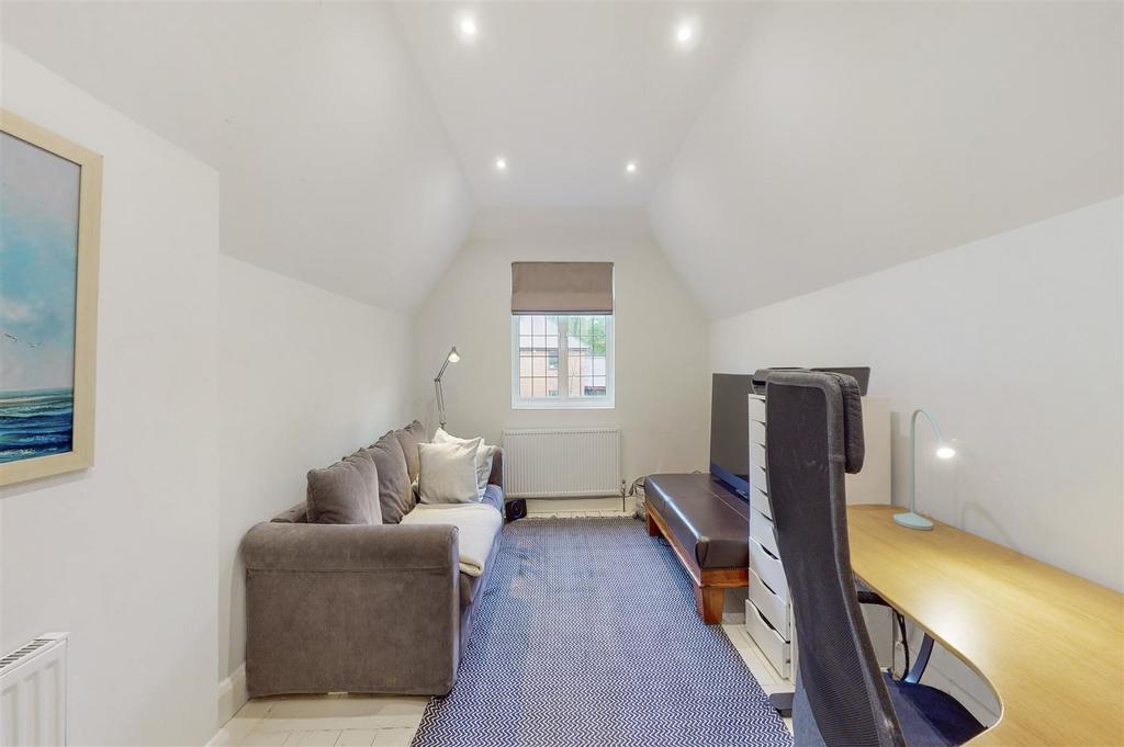 Kingwell, South Hill Avenue - Re Daf NJZ6 Pr3 U7 Wdcqu O