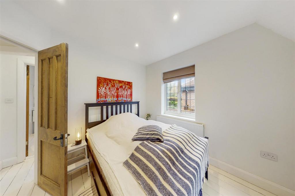 Kingwell, South Hill Avenue - 9tc1v FPNOi Q8 Zk7q Yp3p