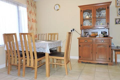 3 bedroom flat for sale, CRAWLEY GREEN ROAD, LU2