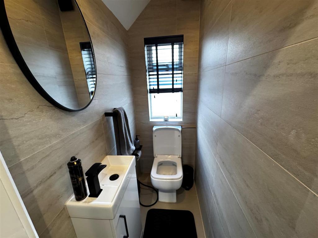 Toilet.jpg