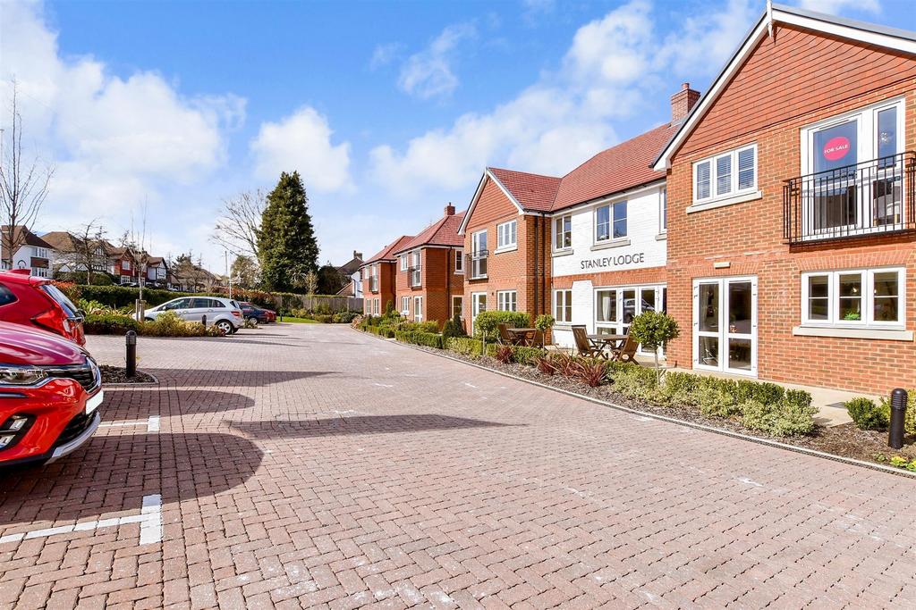 Driveway/Parking