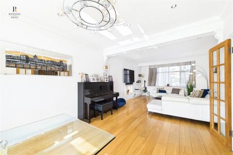 34 Elm Way, Worcester Park, KT4 8LT